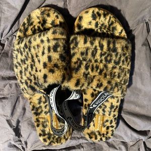 Leopard slippers
